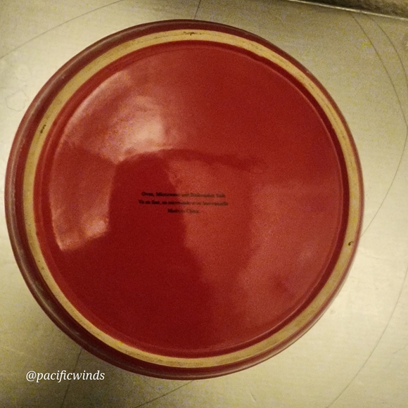 10" Red Gingerbread Pie Dish - Picture 3 of 8